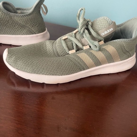 Adidas Cloudfoam Olive Sneakers with White Base Wm Sz 11 - Picture 3 of 8